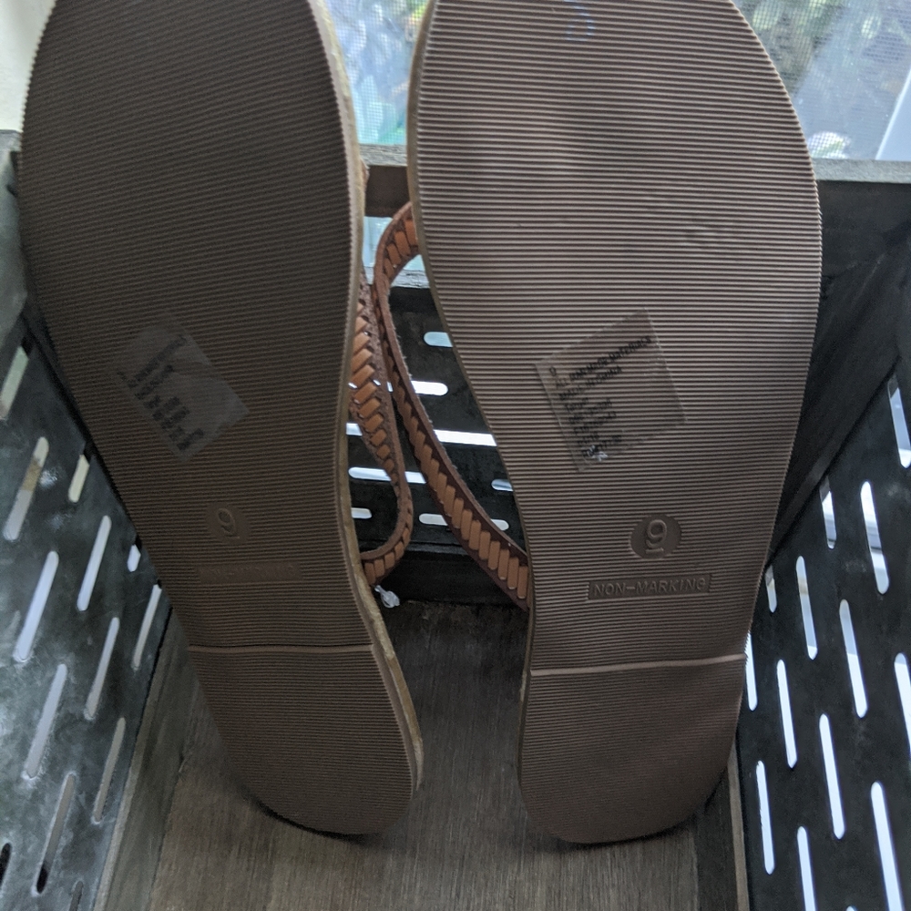 Flip flops - Picture 2 of 2